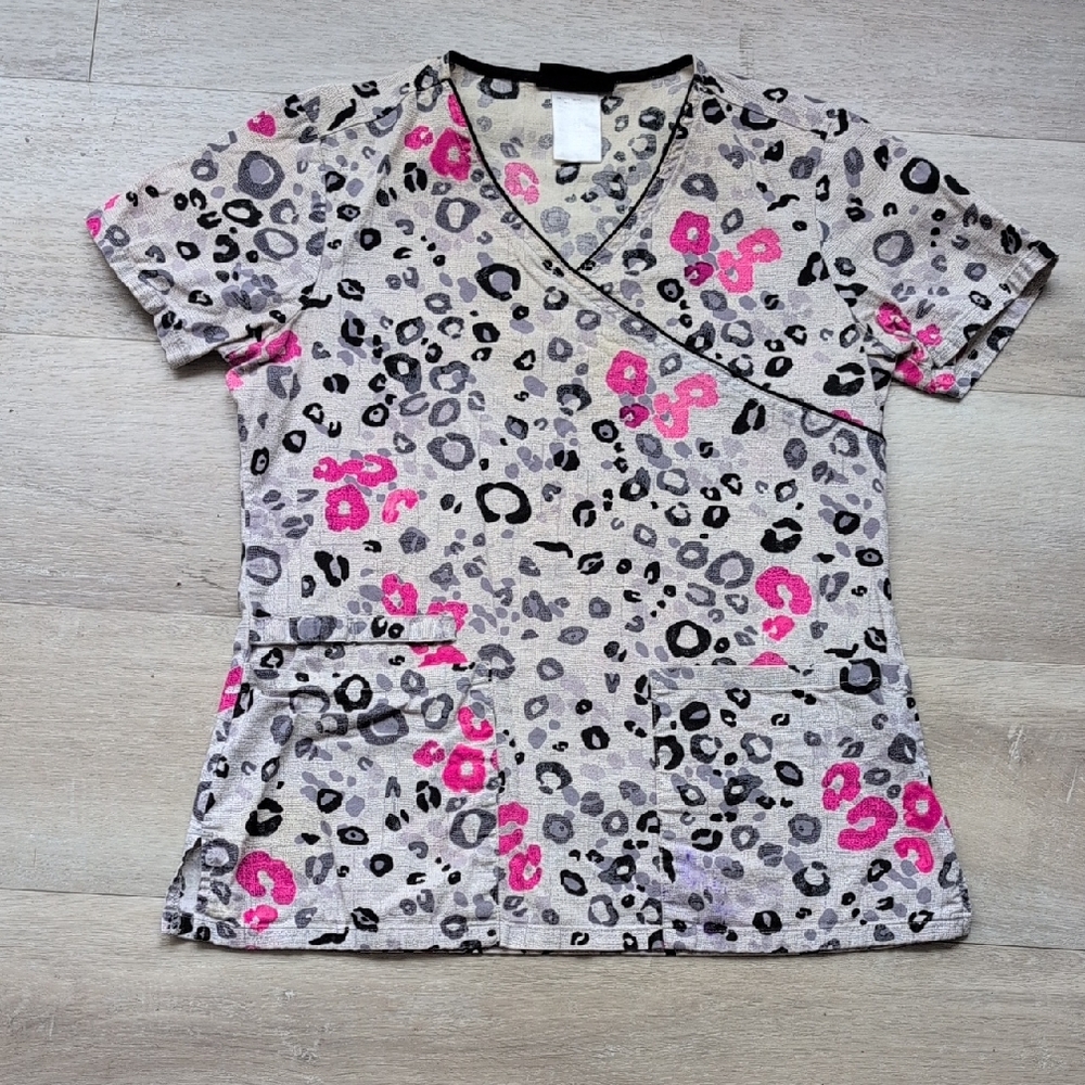 Cherokee Leopard Print Scrub Top - XS